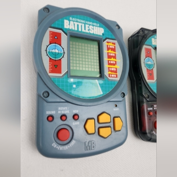 BATTLESHIP Electronic Hand-Held Milton Bradley Classic Board Game 1995 - Picture 3 of 7